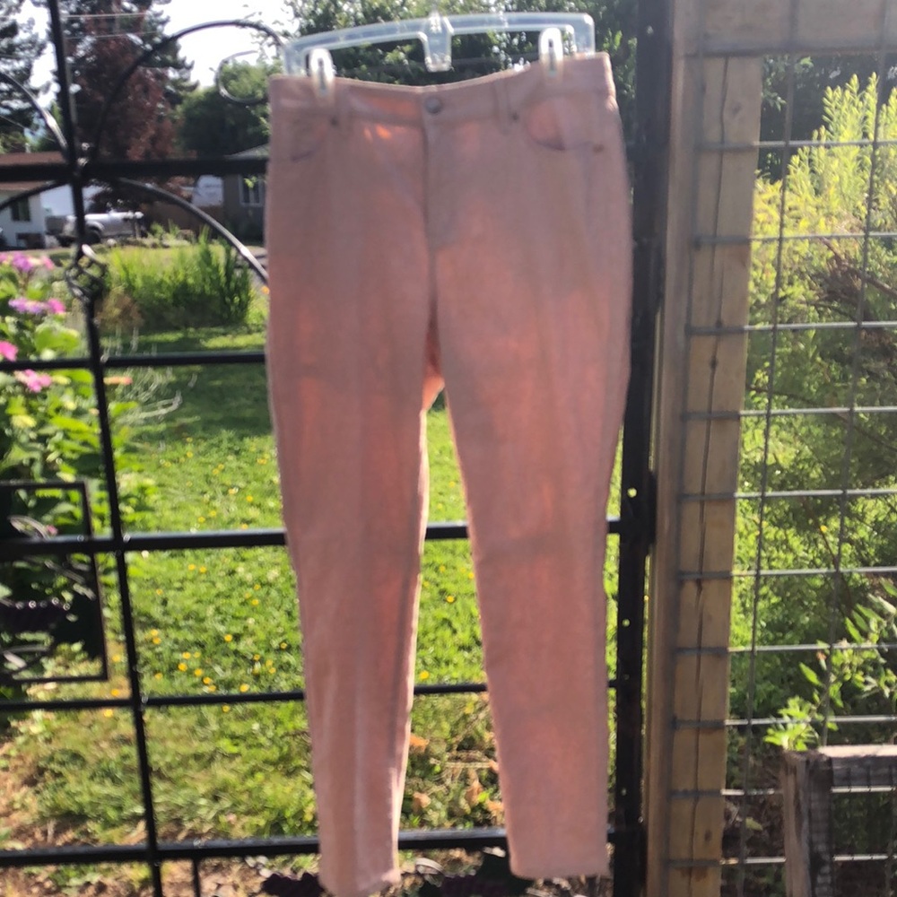 Chicos light pink brocade like patterned jeggings size 10R